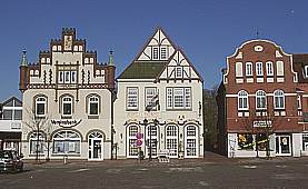 Alte restaurierte Herrenhuser am Marktplatz.